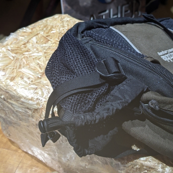 Columbia Large Hiking Fanny Pack - Picture 11 of 13